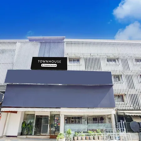 Super Townhouse Khar The Habitat Hotel